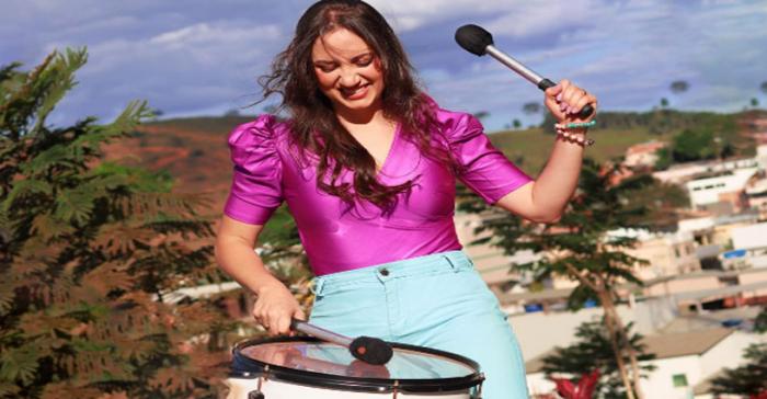 O ritmo contagiante de Izabela Carvalho em Tô Coladinho