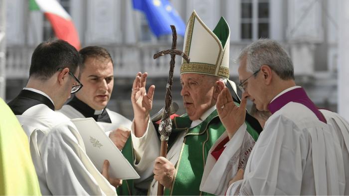 Mundo precisa de fé que acolha problemas da sociedade, diz Papa -2582