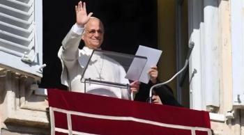 Deus reina não para nos dominar, mas para nos libertar, diz Leão XIV