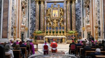 A oração do Terço diante do ícone mariano amado por Francisco   (@VATICAN MEDIA)  Notícias Católicas